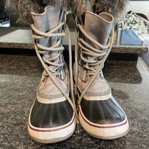 Sorel Women’s Joan of Arctic Boots